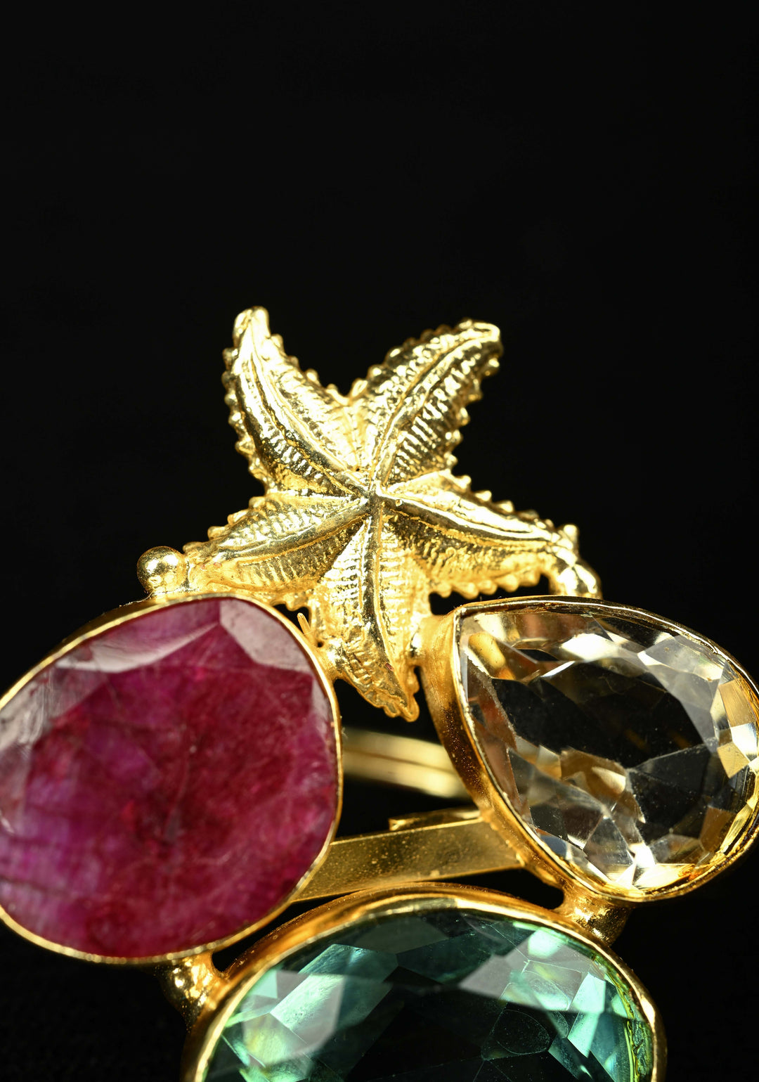 Motif Ring with Magenta-White-Green Glass Gemstone