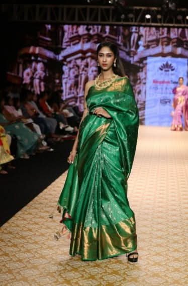 Zari Checks Kanjivaram Pure Silk Saree with Meenakari Buttas and Handwork Kemp Tassels | SILK MARK CERTIFIED