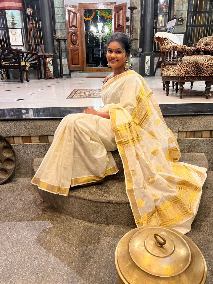 Elegant Kerala Kasavu Saree in Off White and Gold. Stunning Top Seller Saree!
