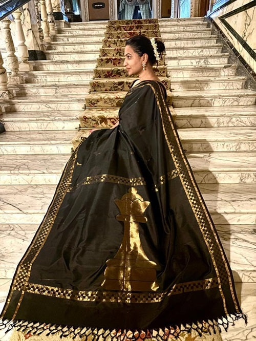 Queen's Gambit Royal Handwoven Jamdani Silk Saree - Black | SHOBITAM