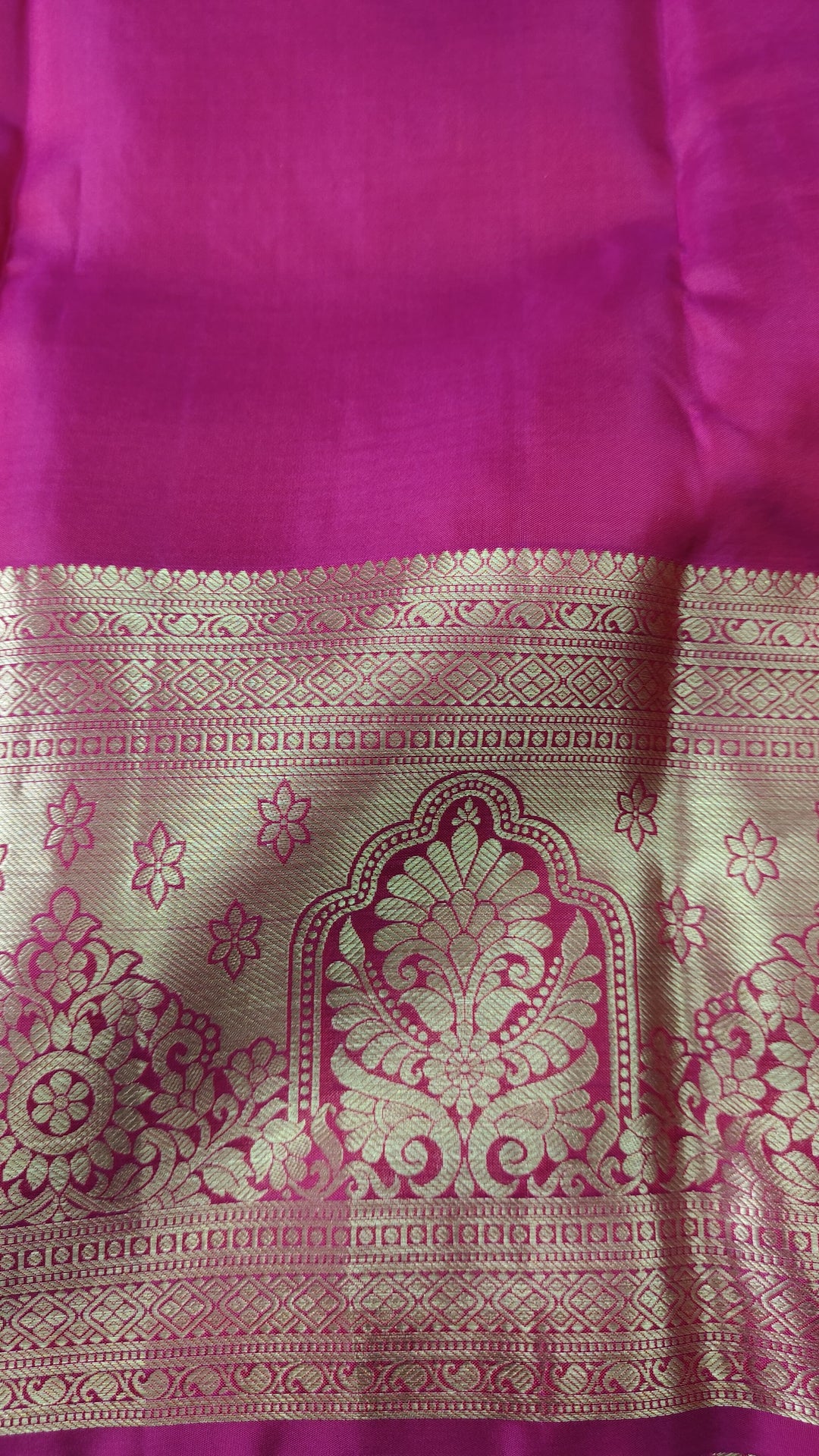 Maroon Kanjivaram Silk saree with Meenakari Floral Jaal Brocade And Contract Zari border | SILK MARK CERTIFIED