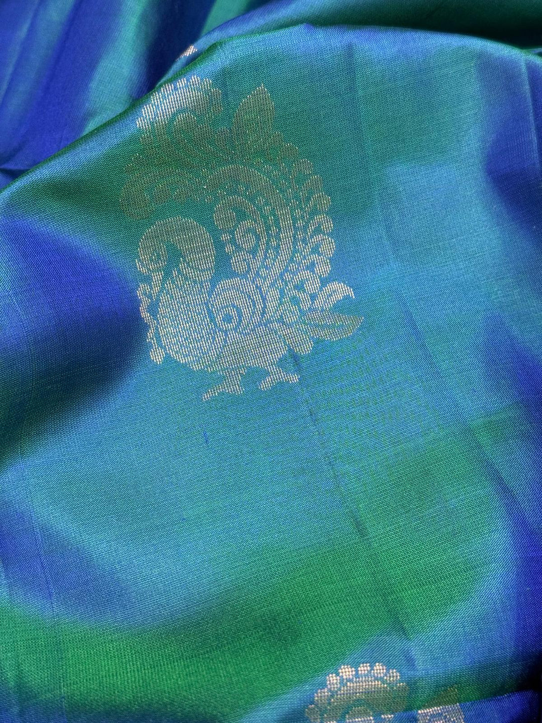 Peacock Blue Borderless Kanjivaram Soft Silk Saree with Peacock Buttas and Contrast Pallu | SILK MARK CERTIFIED
