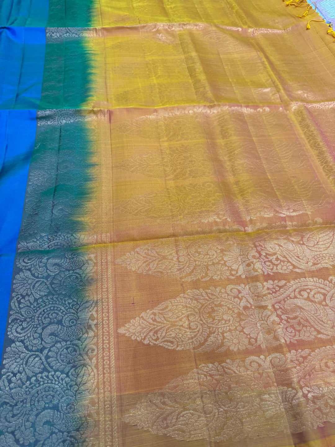 Peacock Blue Borderless Kanjivaram Soft Silk Saree with Peacock Buttas and Contrast Pallu | SILK MARK CERTIFIED