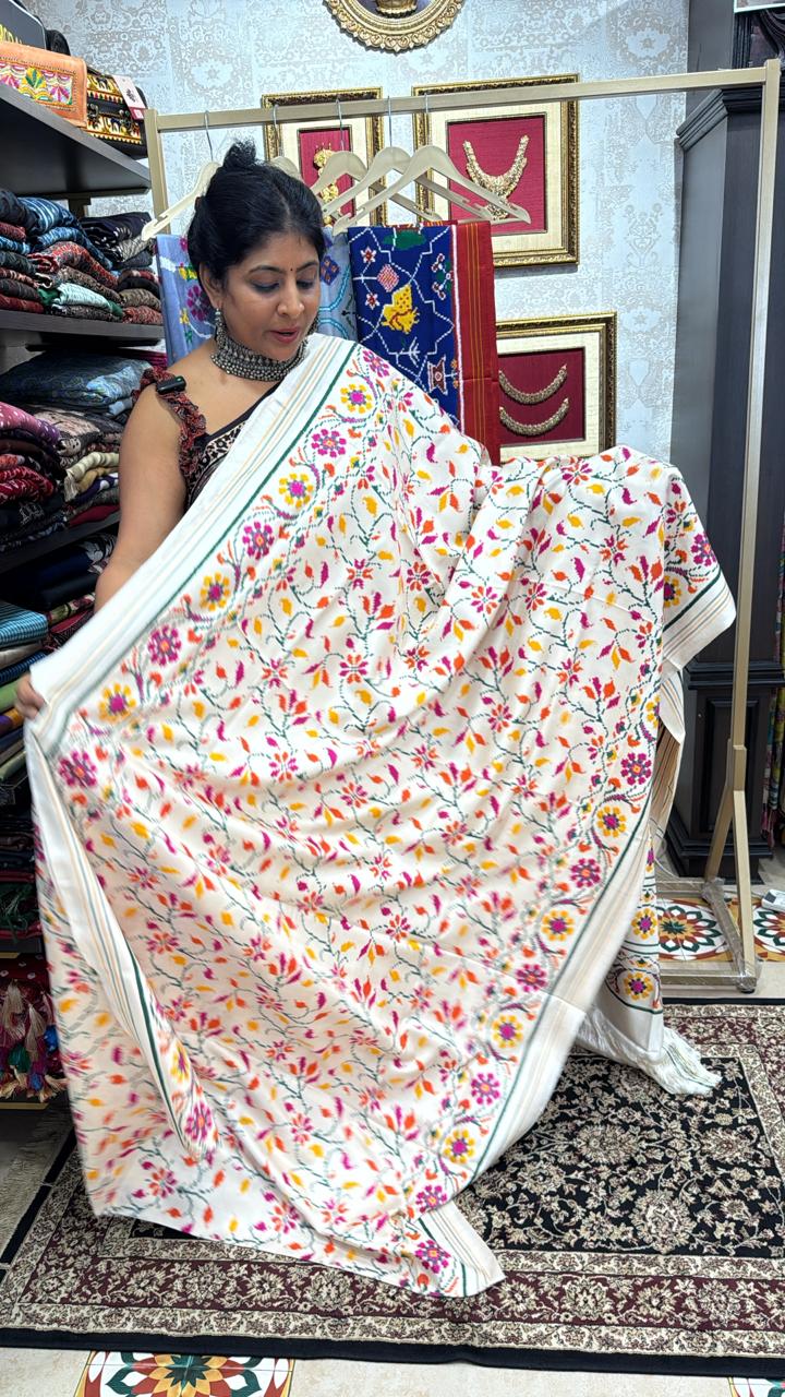 Ivory  Authentic Patan Patola Double Ikkat Pure Silk Saree With Floral Brocade Jaal and Pallu on Both Side | SILK MARK CERTIFIED | SHOBITAM