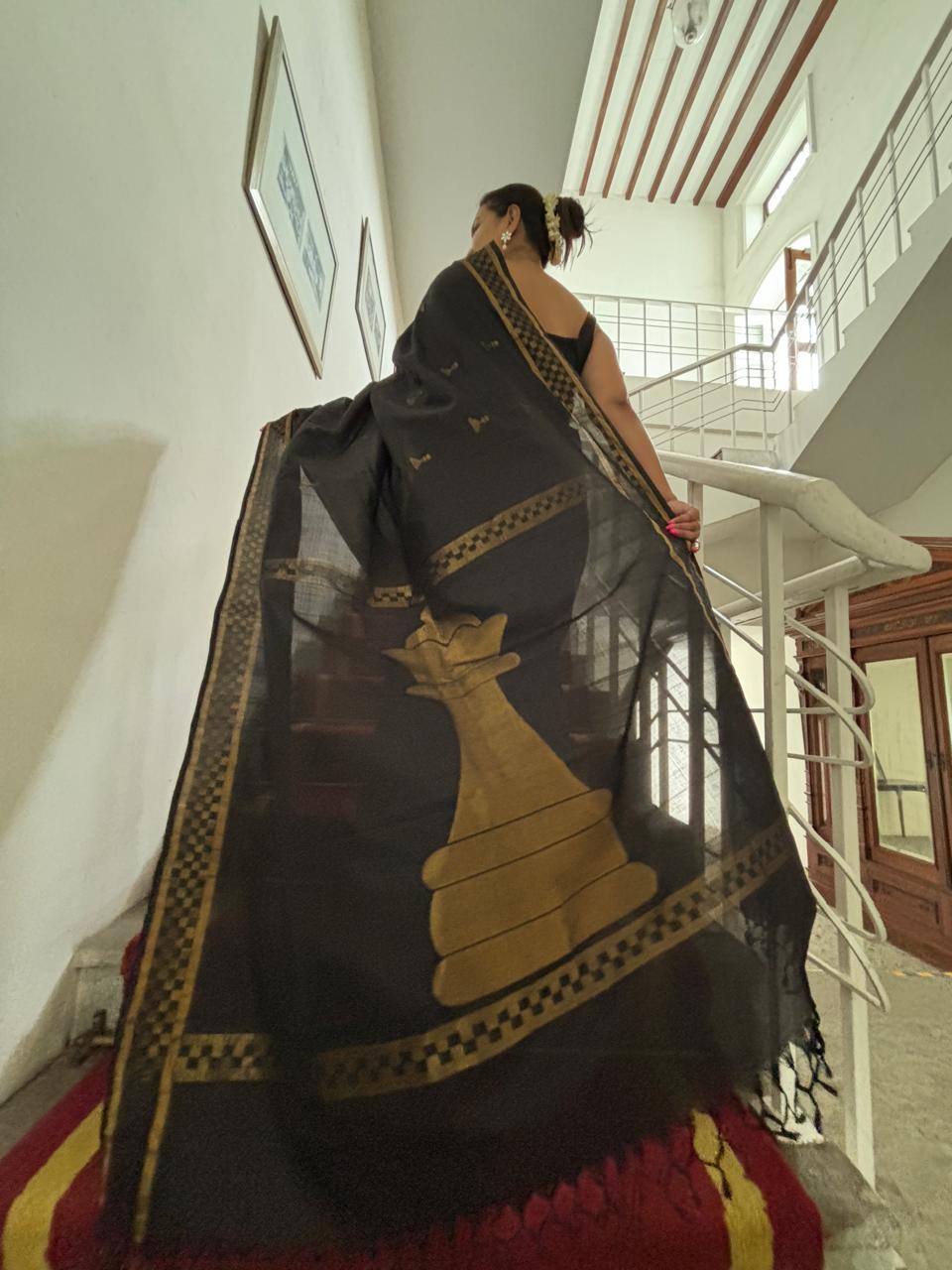 Queen's Gambit Royal Handwoven Jamdani Silk Saree - Black | SHOBITAM