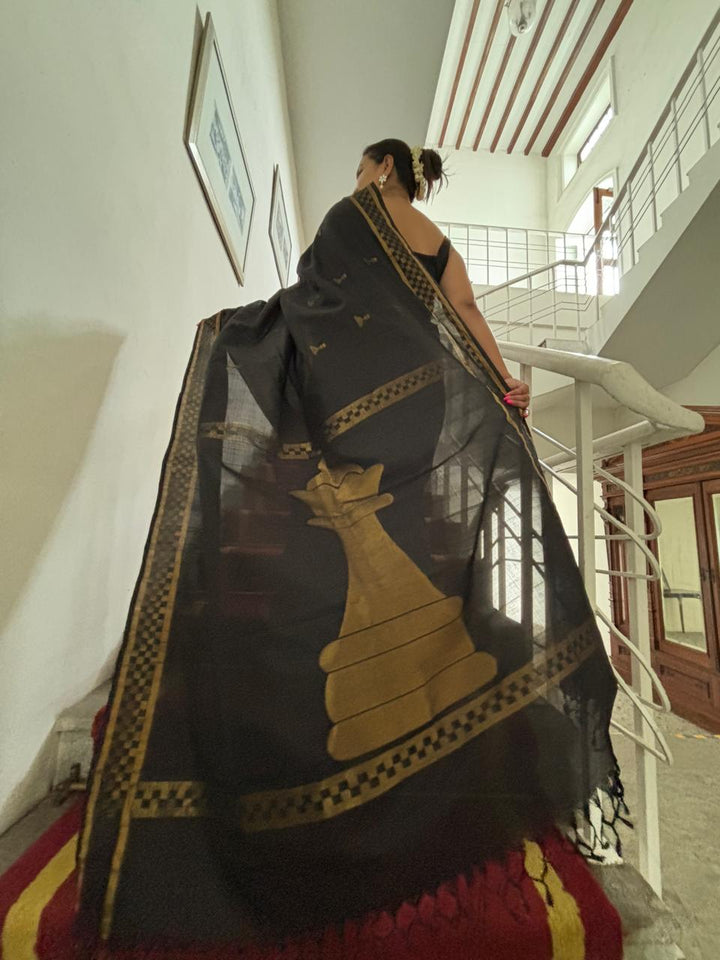 Queen's Gambit Royal Handwoven Jamdani Silk Saree - Black | SHOBITAM