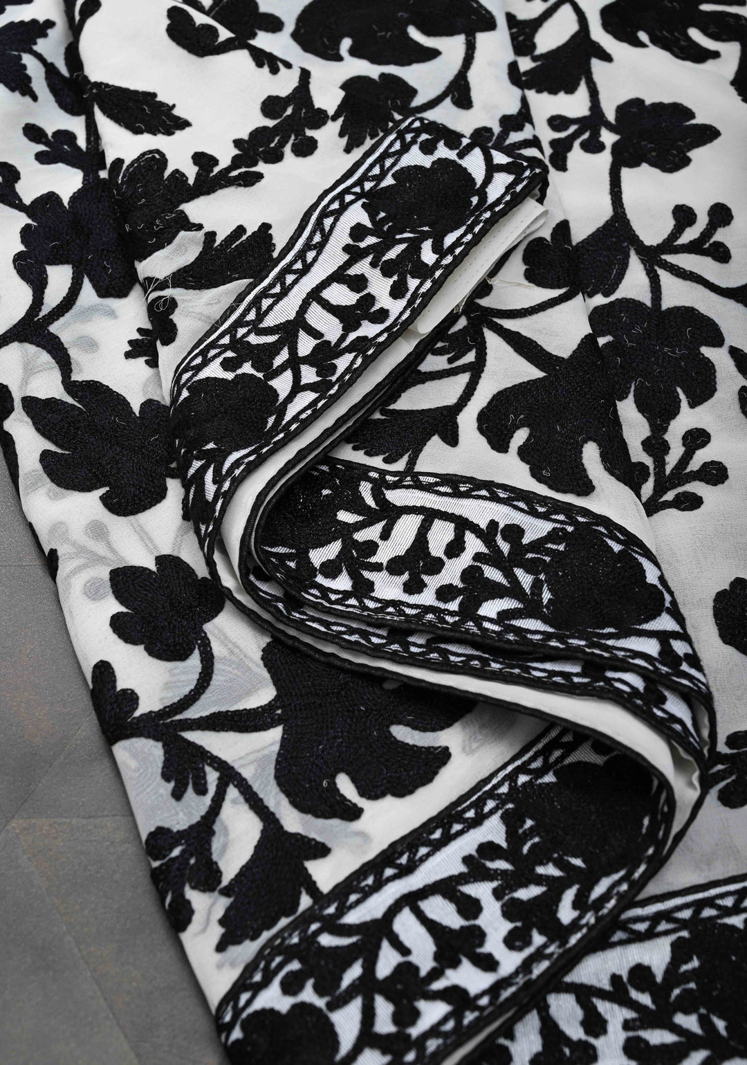 Half Jaal Kashmiri Aari Embroidered Floral Saree in White Georgette