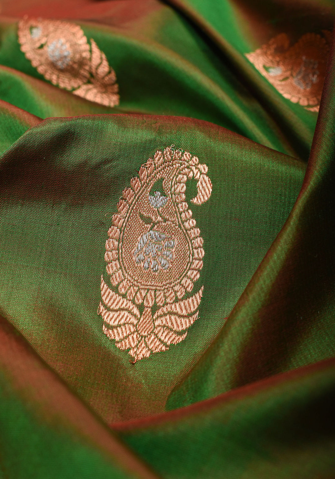 Green-red Dual Tone Banarasi Katan Silk Lightweight Saree with Alfi Paisley Buttas and Self Border| SILK MARK CERTIFIED