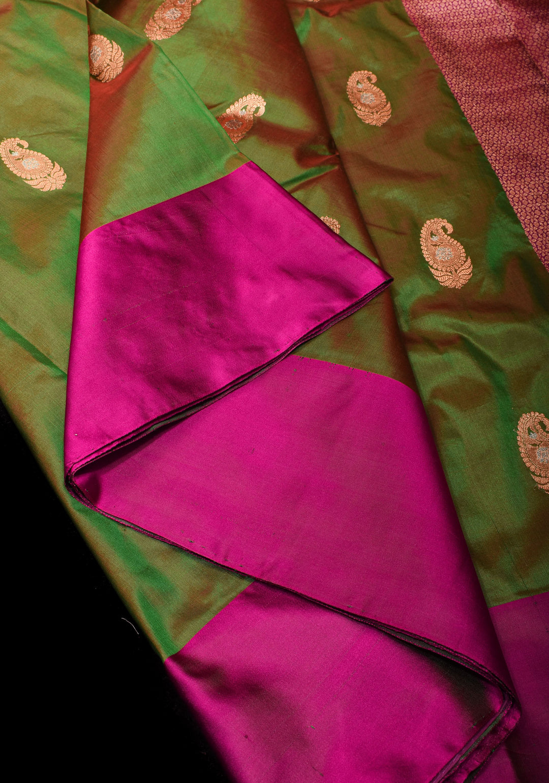 Green-red Dual Tone Banarasi Katan Silk Lightweight Saree with Alfi Paisley Buttas and Self Border| SILK MARK CERTIFIED