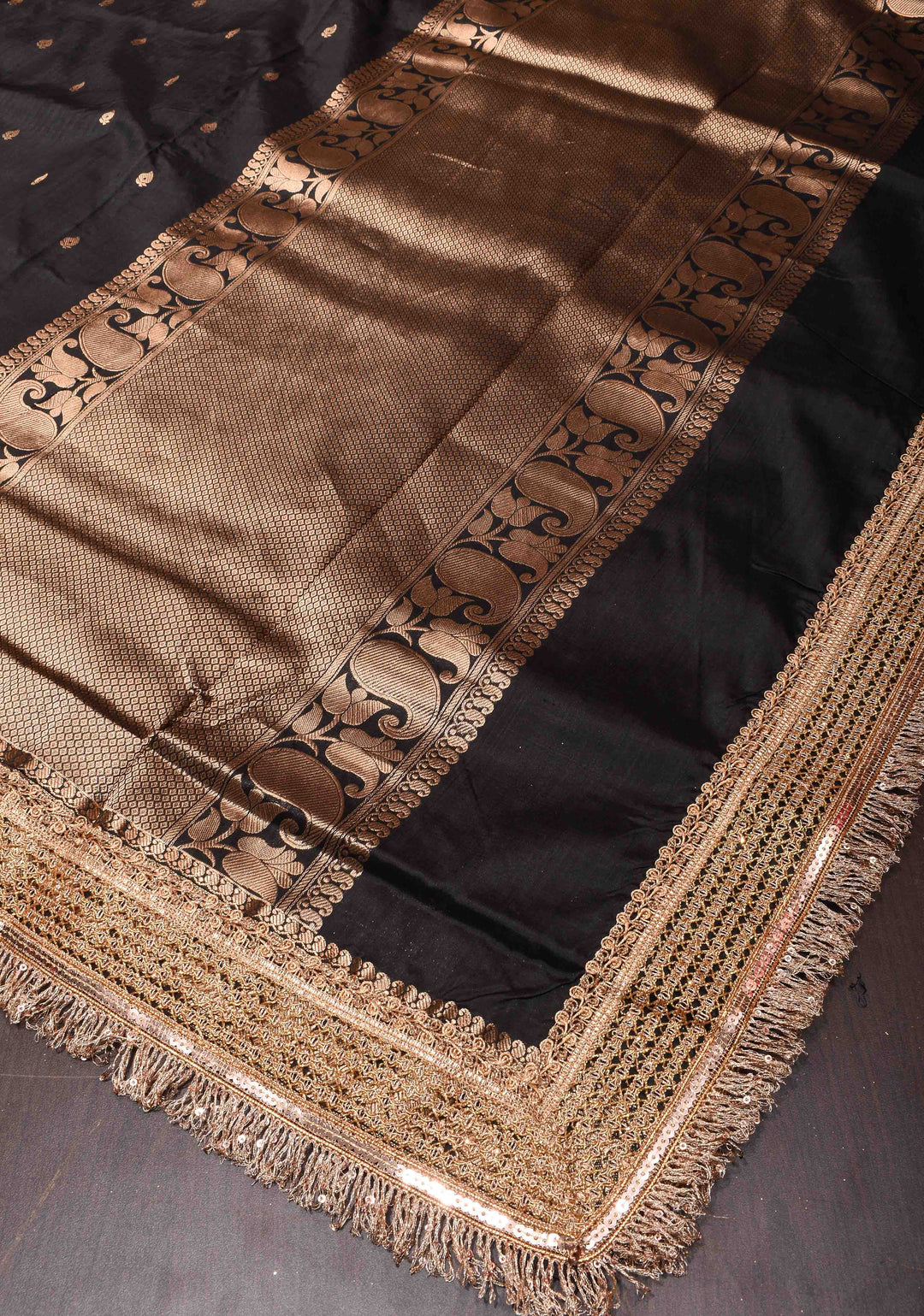 Black Banarasi Handloom Saree with Dainty Sona Rupa Kadhuwa Buttas and Fancy Lace Border | SILK MARK CERTIFIED