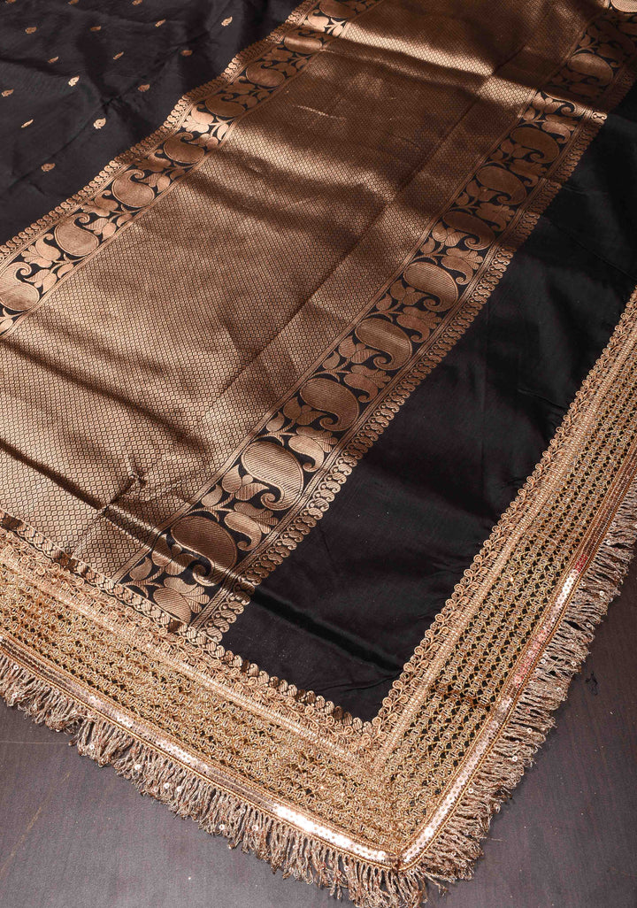 Black Banarasi Handloom Saree with Dainty Sona Rupa Kadhuwa Buttas and Fancy Lace Border | SILK MARK CERTIFIED