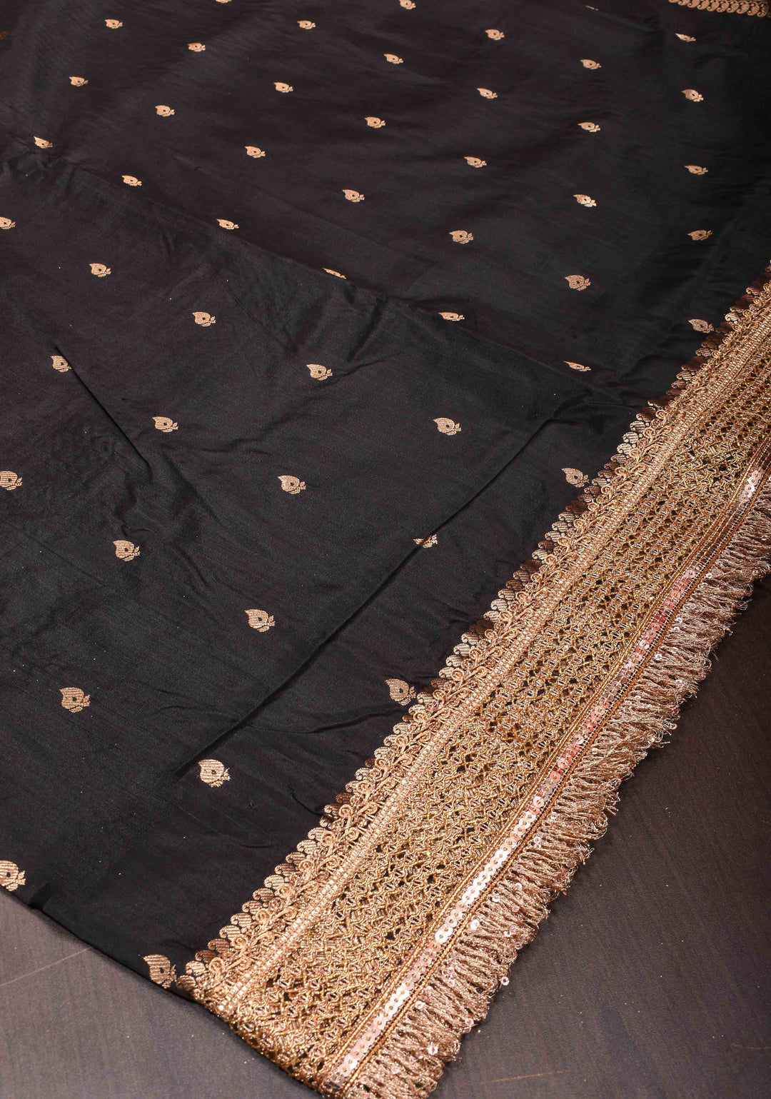 Black Banarasi Handloom Saree with Dainty Sona Rupa Kadhuwa Buttas and Fancy Lace Border | SILK MARK CERTIFIED