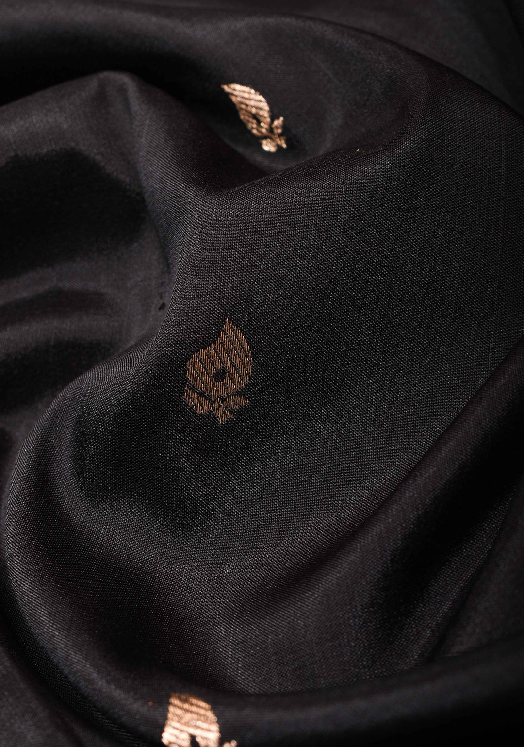 Black Banarasi Handloom Saree with Dainty Sona Rupa Kadhuwa Buttas and Fancy Lace Border | SILK MARK CERTIFIED
