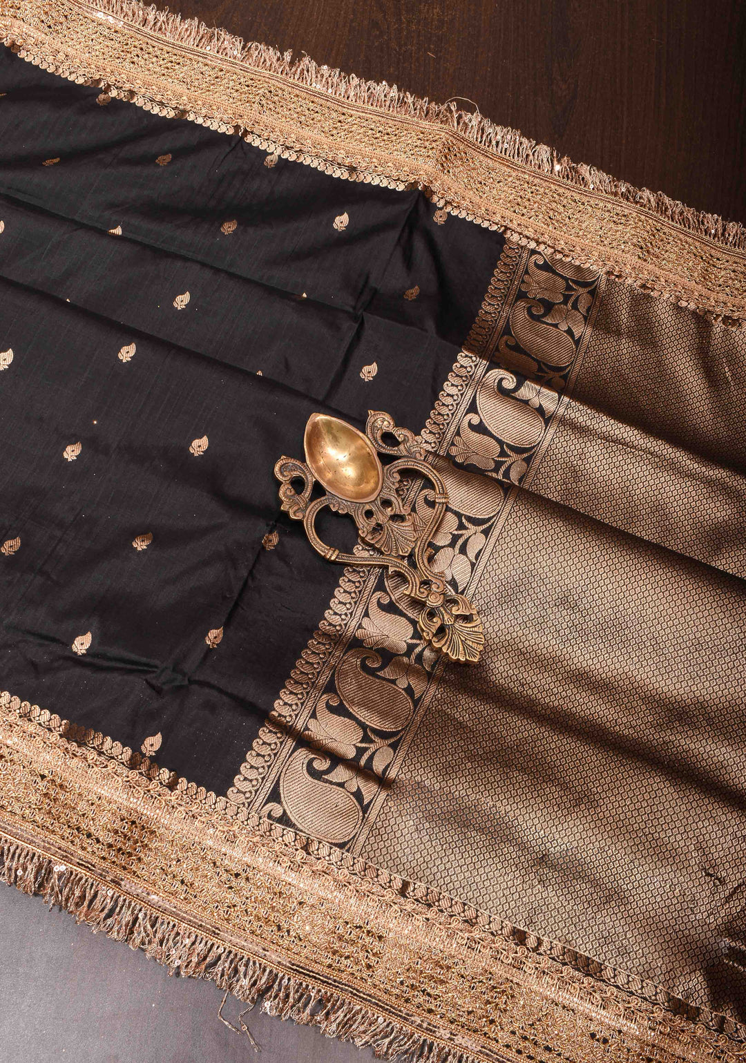 Black Banarasi Handloom Saree with Dainty Sona Rupa Kadhuwa Buttas and Fancy Lace Border | SILK MARK CERTIFIED