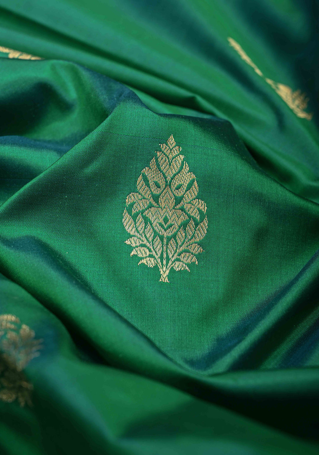 Green Dual Tone Pure Banarasi Katan Silk Saree with Zari Buttas and Zari Border | SILK MARK CERTIFIED