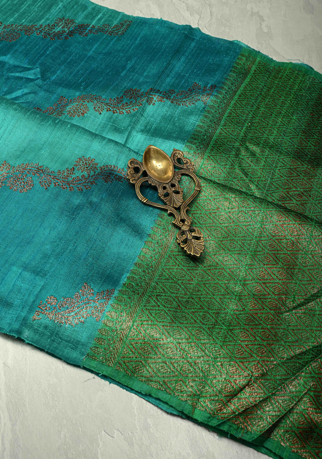 Multicolor Borderless Raw Silk Banarasi Brush Dye Saree with Rangkaat Style and Antique Zari Daignoal Stripes | SILK MARK CERTIFIED