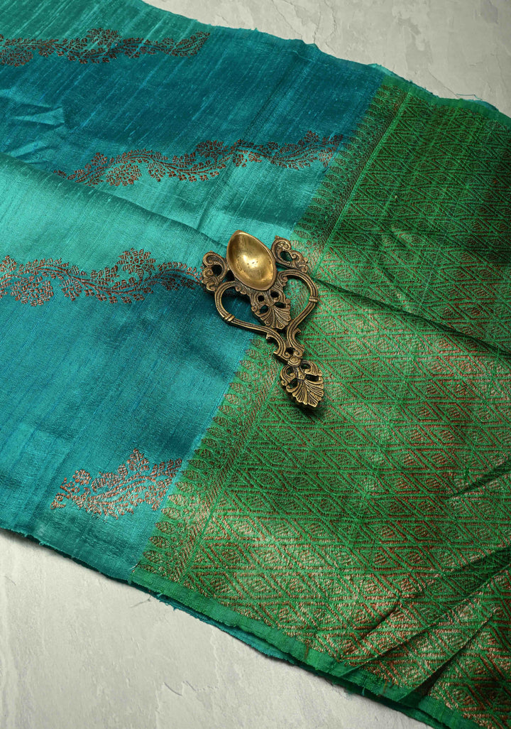 Multicolor Borderless Raw Silk Banarasi Brush Dye Saree with Rangkaat Style and Antique Zari Daignoal Stripes | SILK MARK CERTIFIED