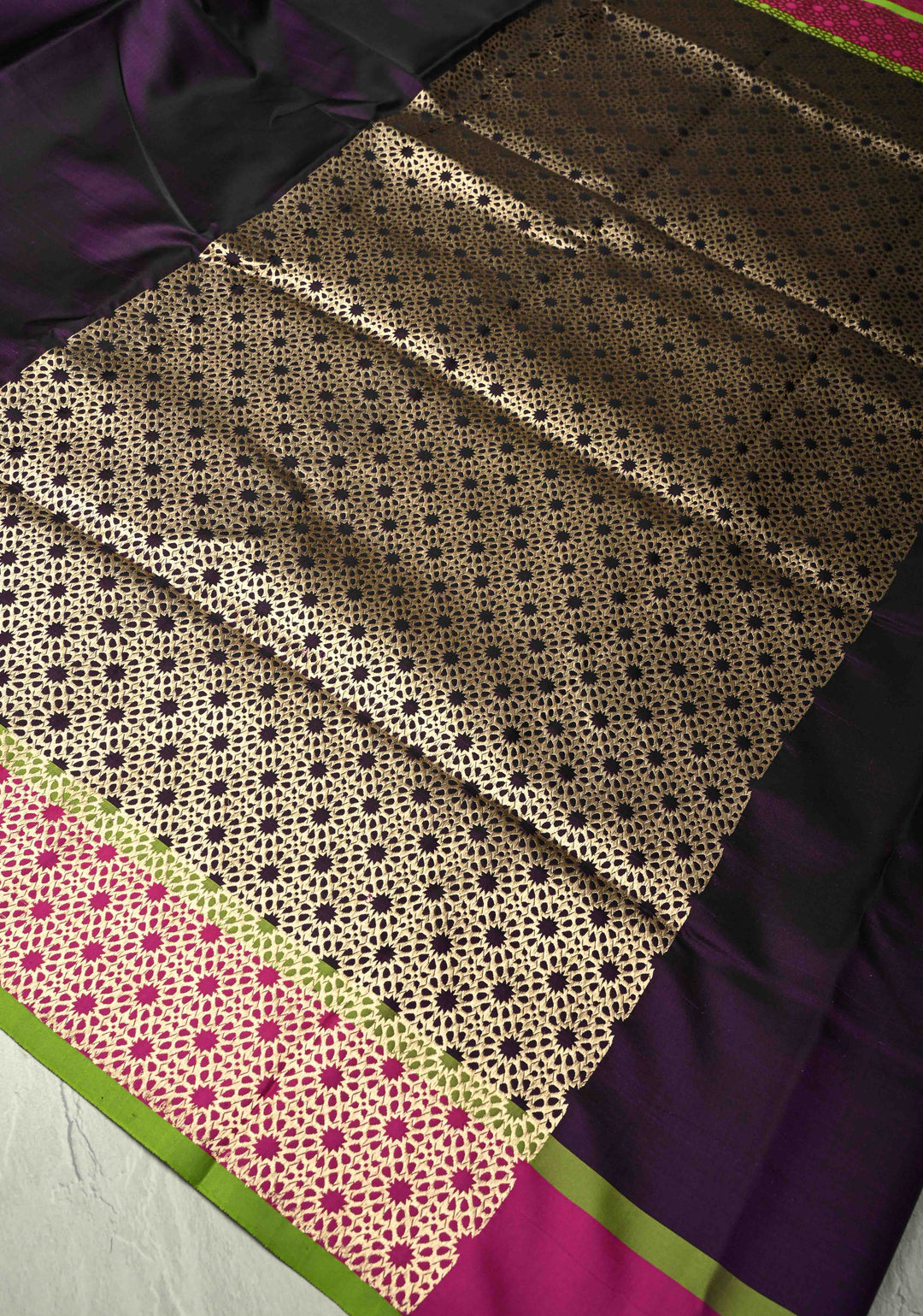 Exquisite Deep Eggplant Purple Banarasi Pure Mashru Silk Saree with Distinct Paisley Motifs on Contrast Border | SILK MARK CERTIFIED