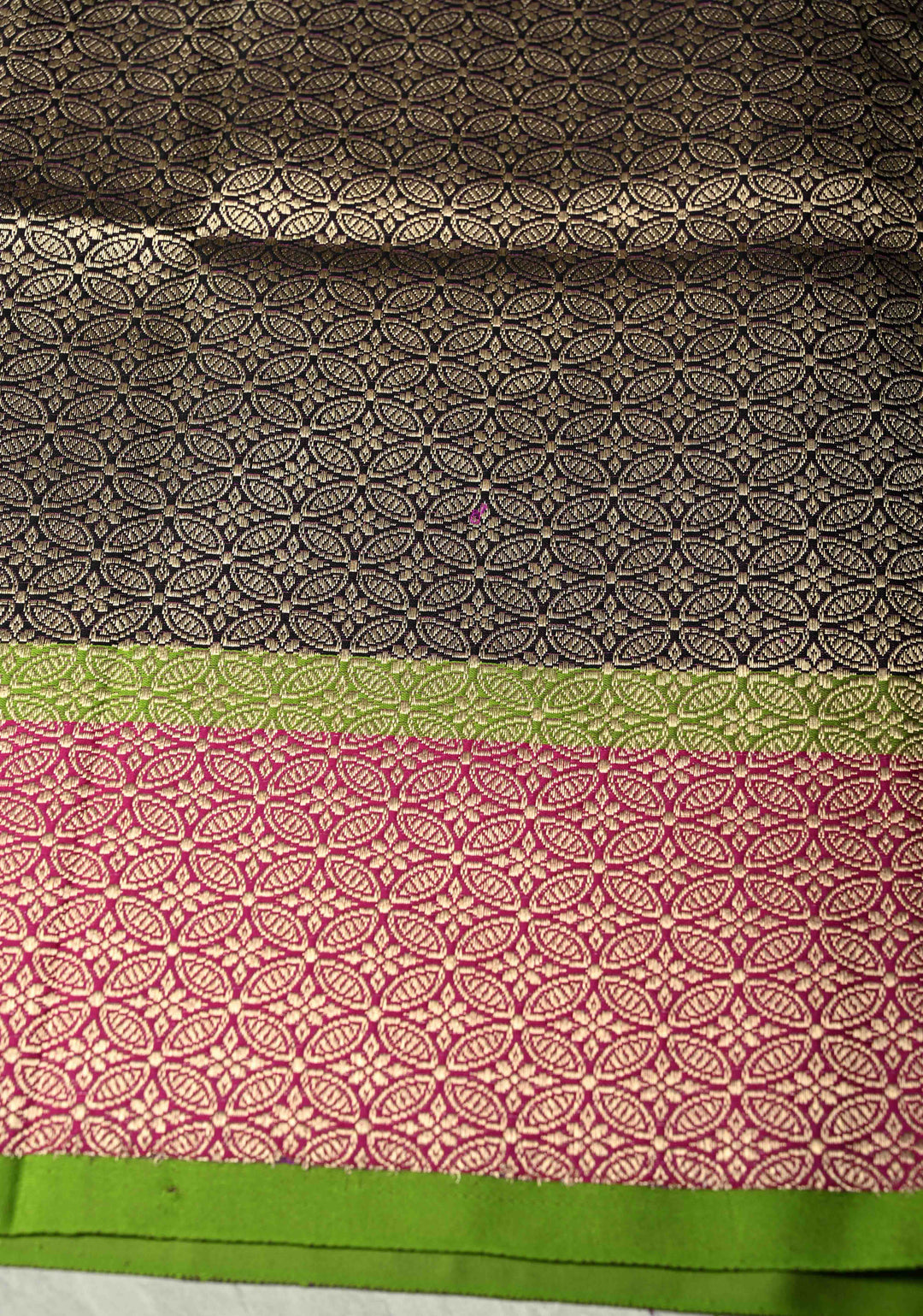 Exquisite Deep Eggplant Purple Banarasi Pure Mashru Silk Saree with Distinct Paisley Motifs on Contrast Border | SILK MARK CERTIFIED