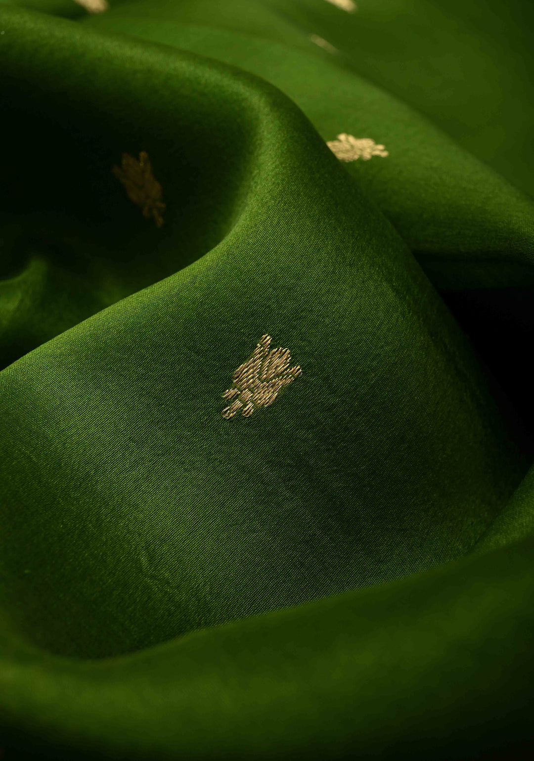 Mehendi Green Pure Banarasi Kora Silk Saree with Zari Buttas and Zari Border | SILK MARK CERTIFIED