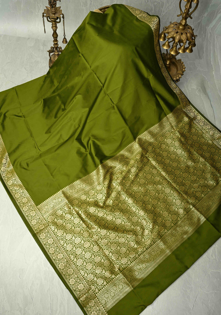Mehendi Green Semi Silk Saree with Floral Zari Border and Brocade Blouse Piece
