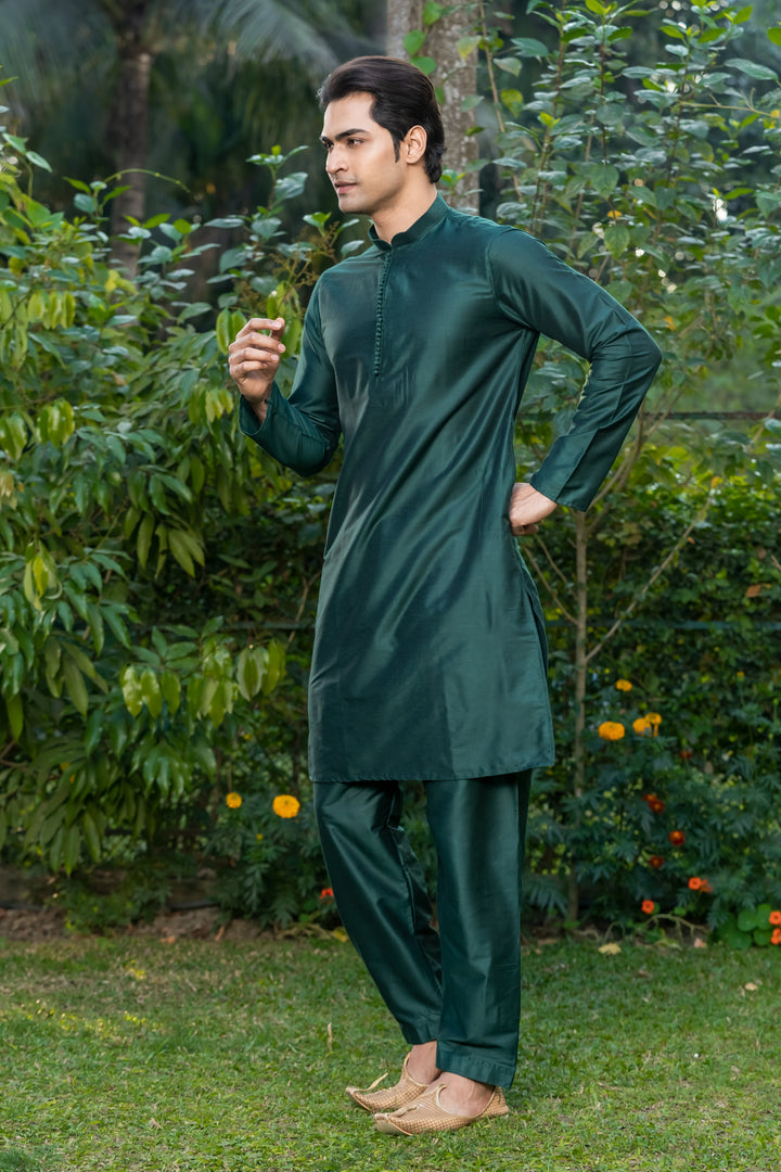 Zivaan deep Green Viscose Kurta Pajama Set for Men | SHOBITAM