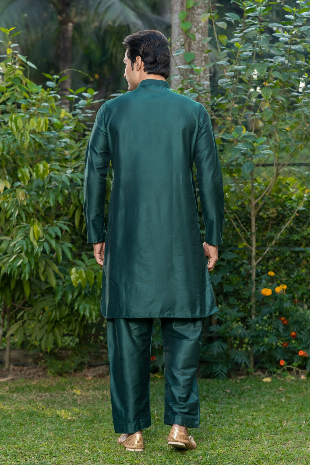Zivaan deep Green Viscose Kurta Pajama Set for Men | SHOBITAM