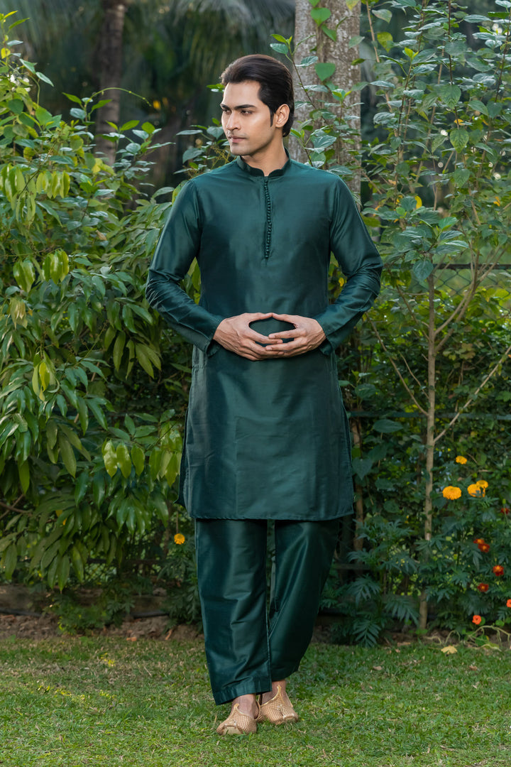 Zivaan deep Green Viscose Kurta Pajama Set for Men | SHOBITAM