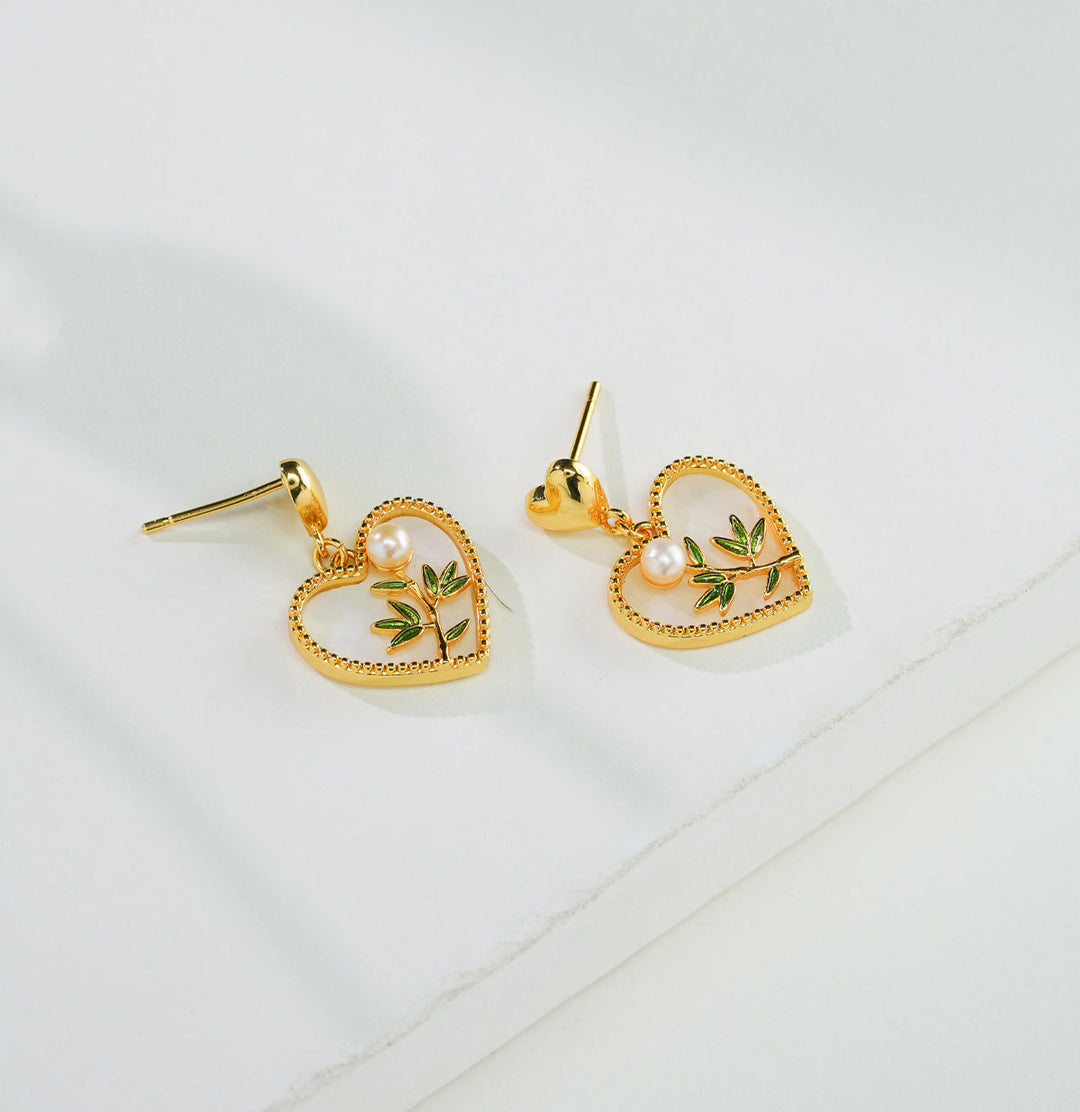 Dazzling Pearl Stud Earrings