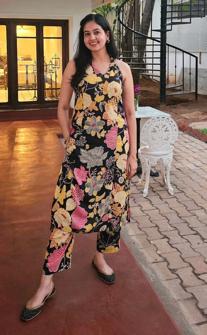NISHA Black Rayon Floral Printed Kurta Set Of 2