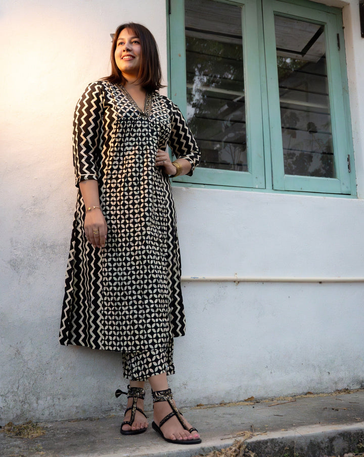 MAGNOLIA Black Viscose Embroidered Kurta Set Of 2