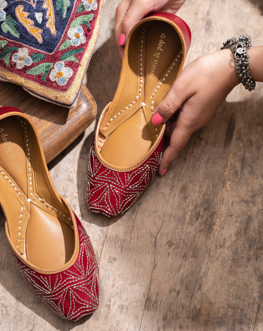 PATIALA Red Embroidery Jutties