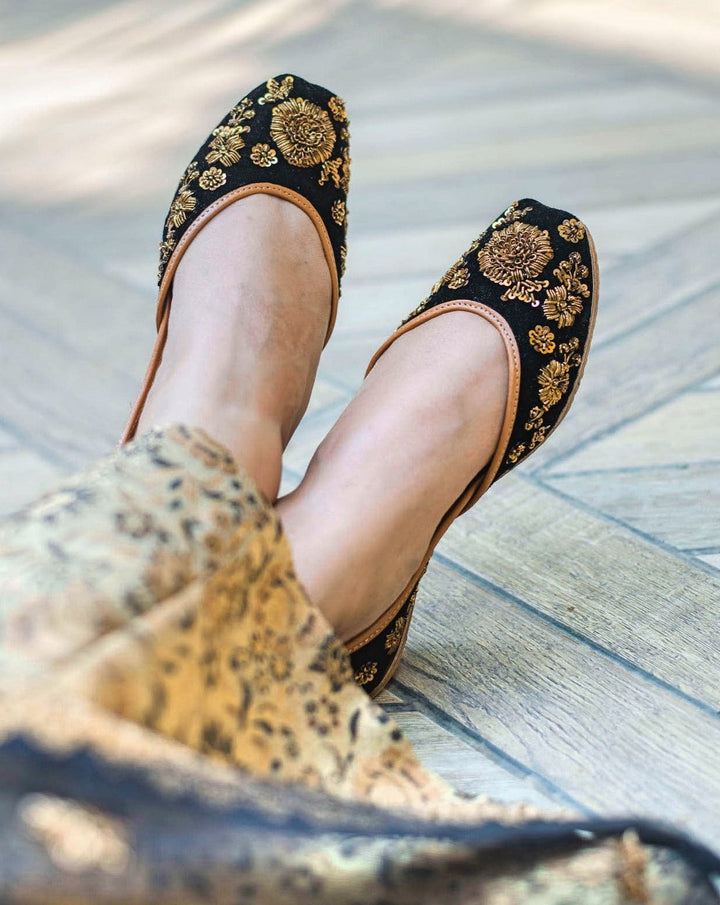 MIDNIGHT GOLD Black and Gold Embroidered Punjabi Juttis