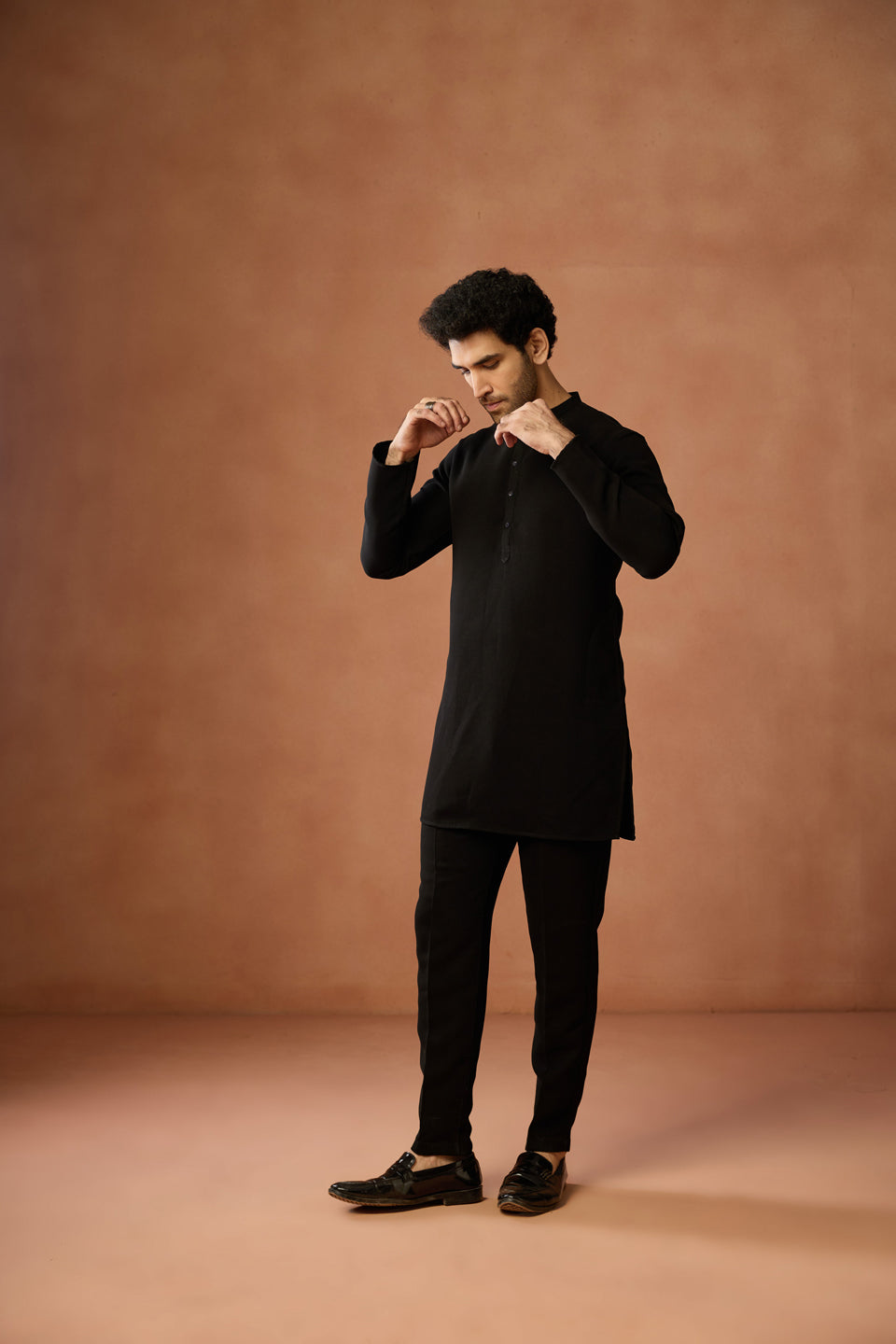 Black Silk Blend Solid Mid Kurta For Men | SHOBITAM