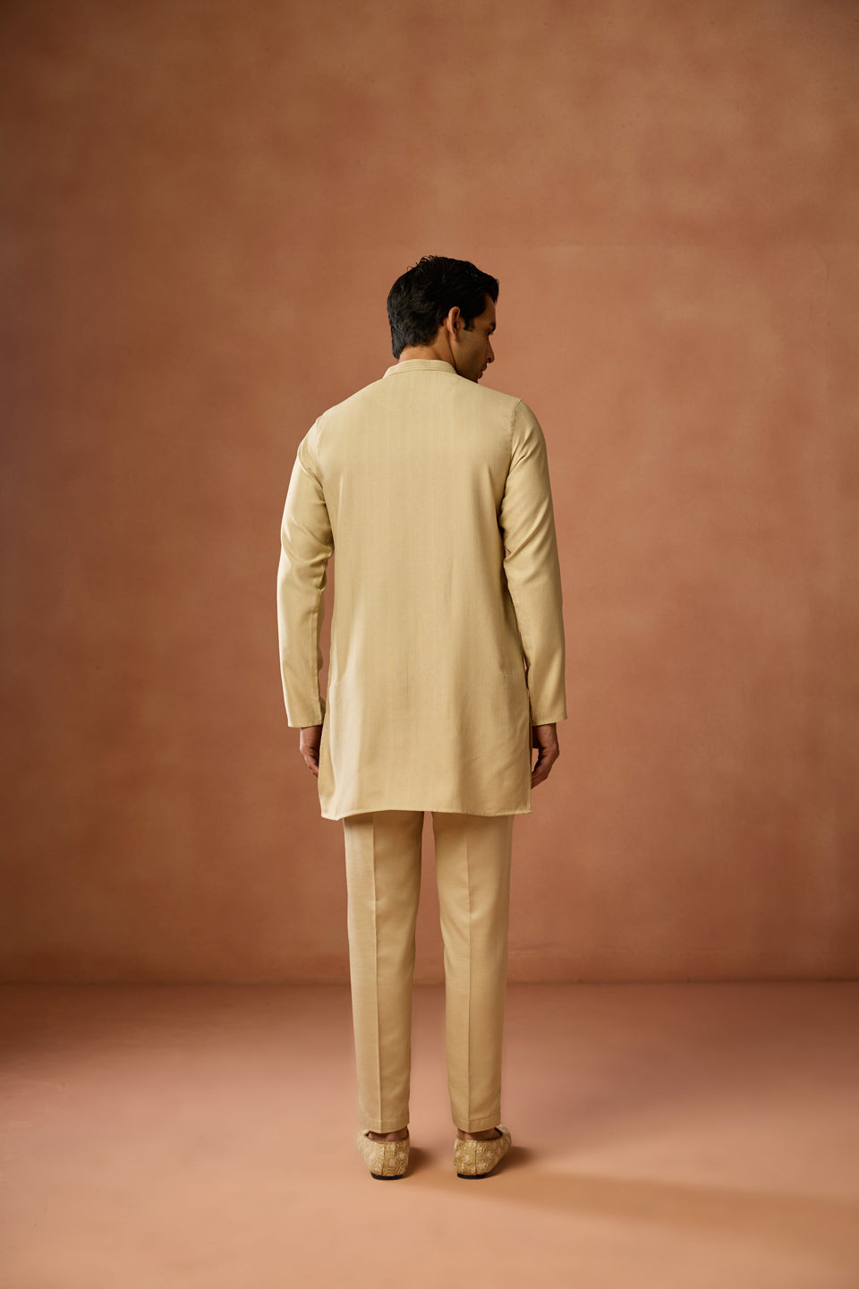 Cream Silk Blend Solid Mid Kurta | SHOBITAM