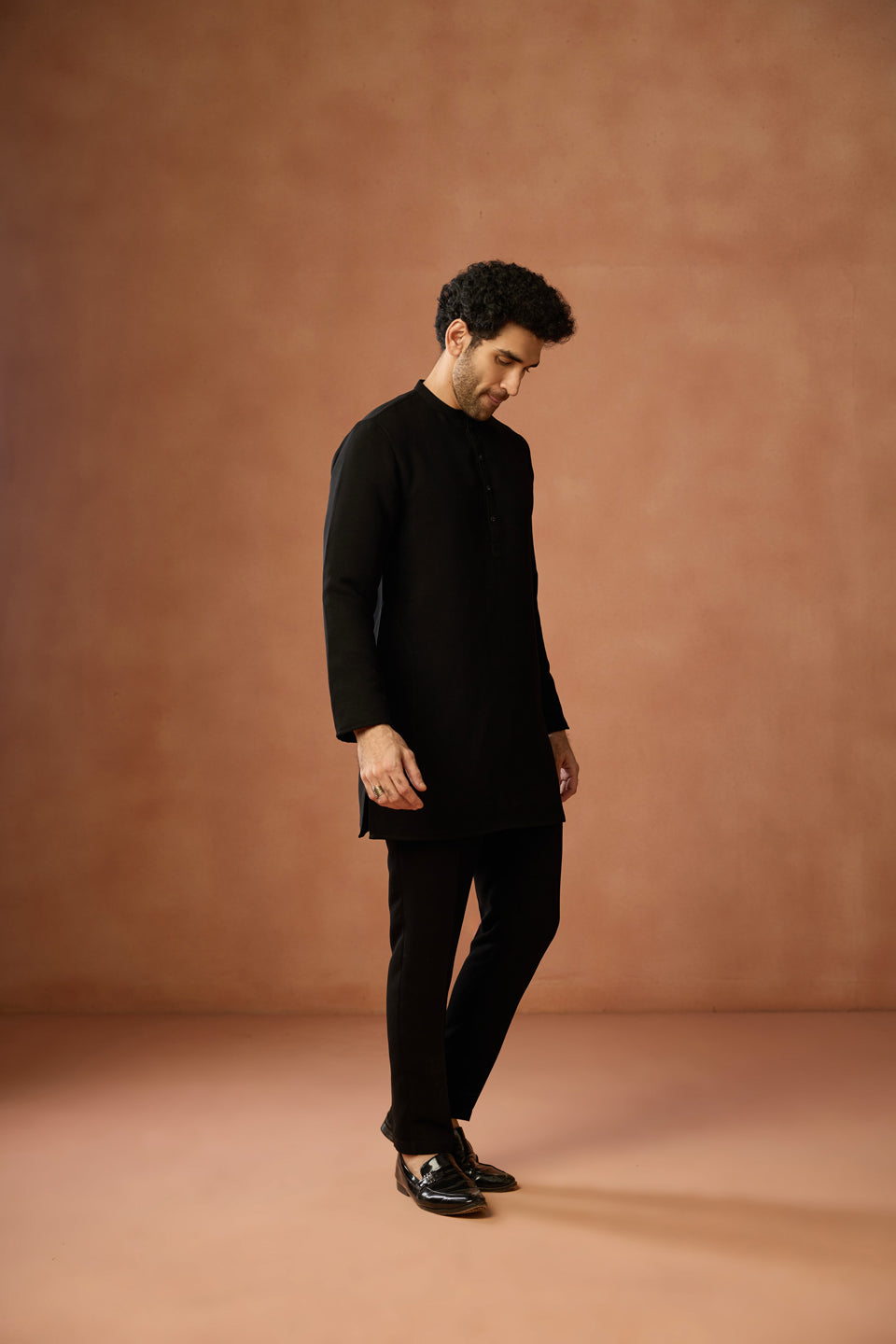 Black Silk Blend Solid Mid Kurta For Men | SHOBITAM