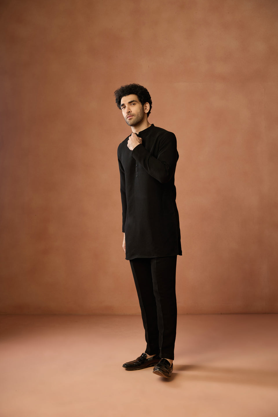 Black Silk Blend Solid Mid Kurta For Men | SHOBITAM