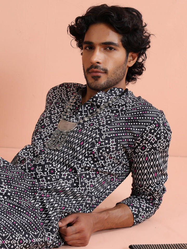 Black Geometric Printed Kurta | SHOBITAM