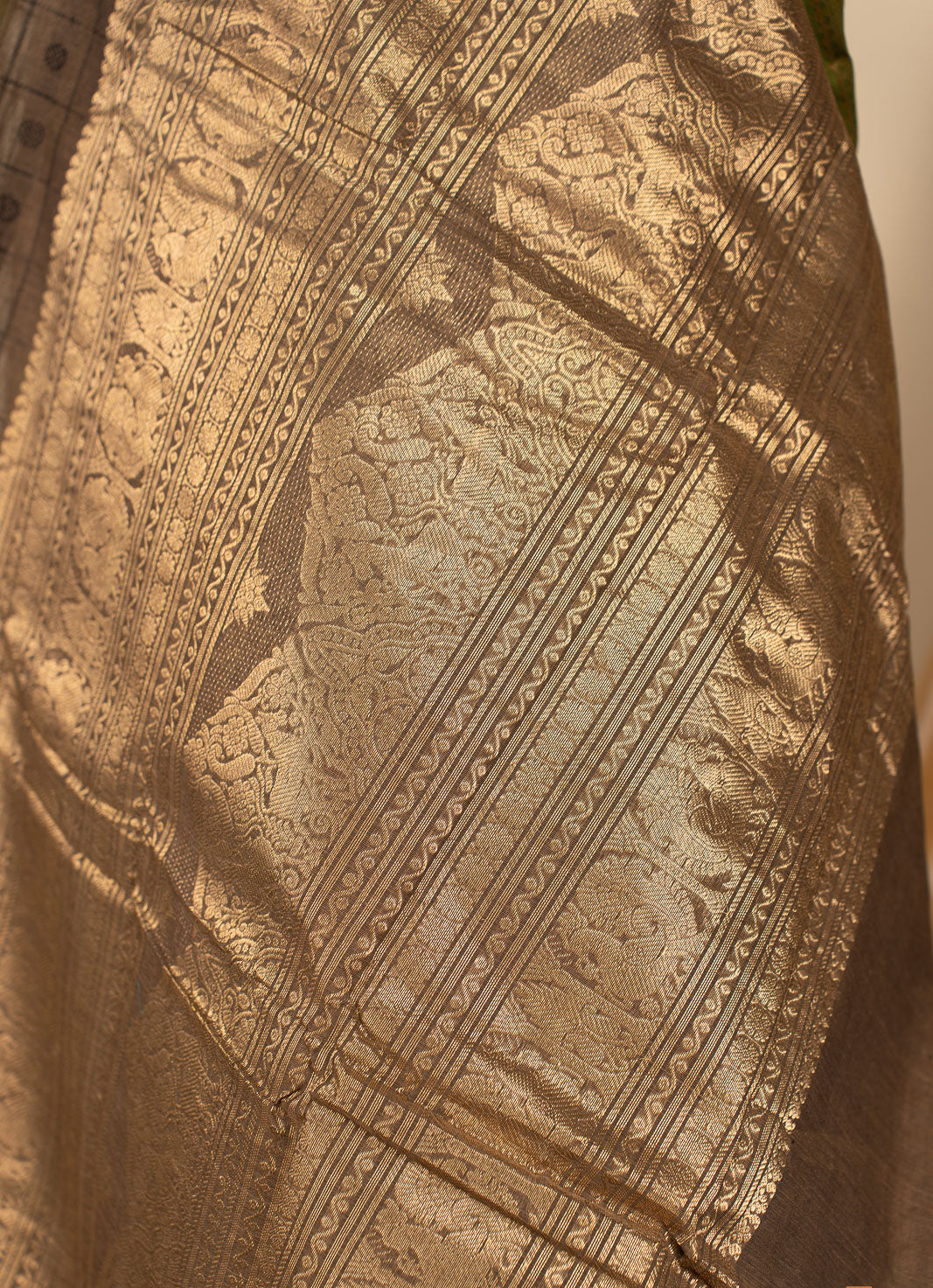Grey With Green 1000 Butta Grand Kanchi Cotton Saree With Zari Yanai