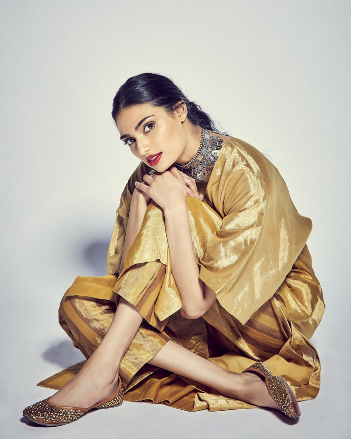 GOLDEN SYMPHONY Traditional Handcrafted Ethnic Mojaris for Women