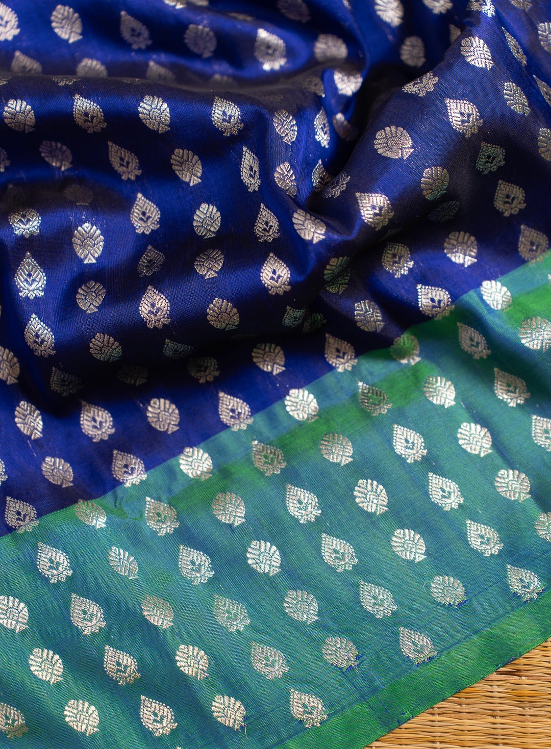 Ink Blue With Green Borderless Venkatatgiri Silk Saree Arabhi | SILK MARK CERTIFIED | SHOBITAM