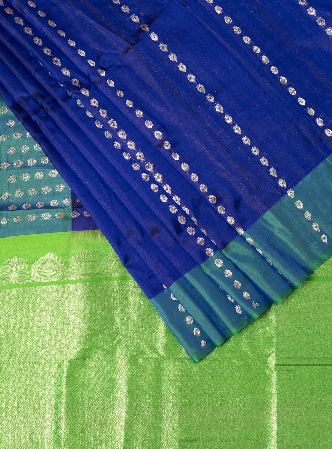 Ink Blue With Green Borderless Venkatatgiri Silk Saree Arabhi | SILK MARK CERTIFIED | SHOBITAM