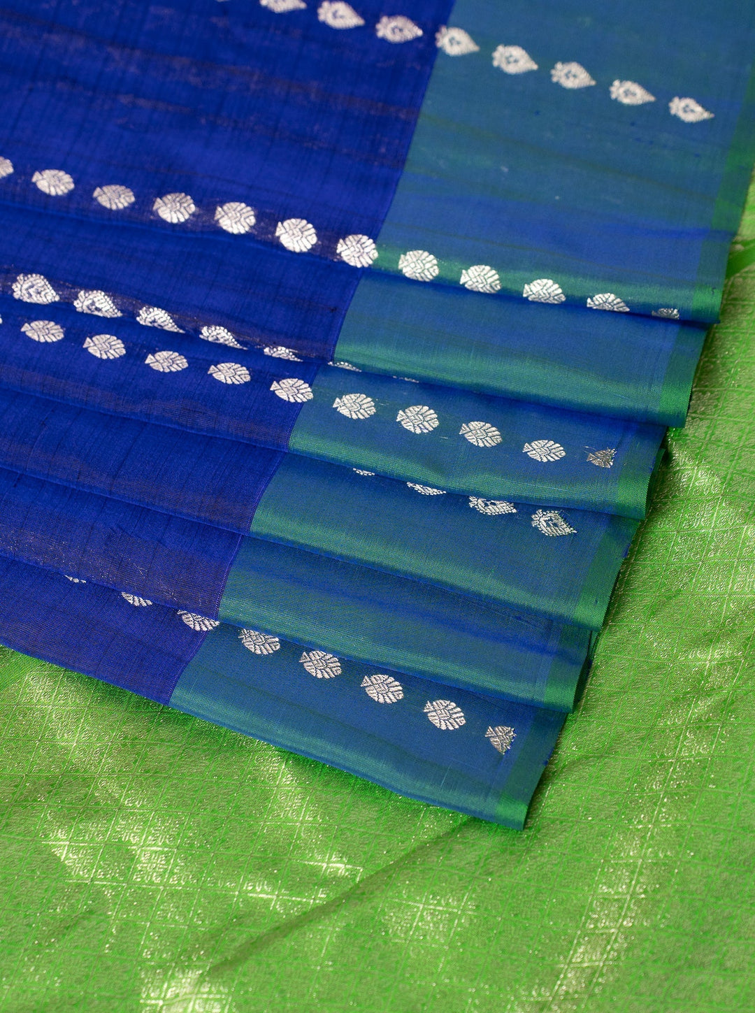 Ink Blue With Green Borderless Venkatatgiri Silk Saree Arabhi | SILK MARK CERTIFIED | SHOBITAM