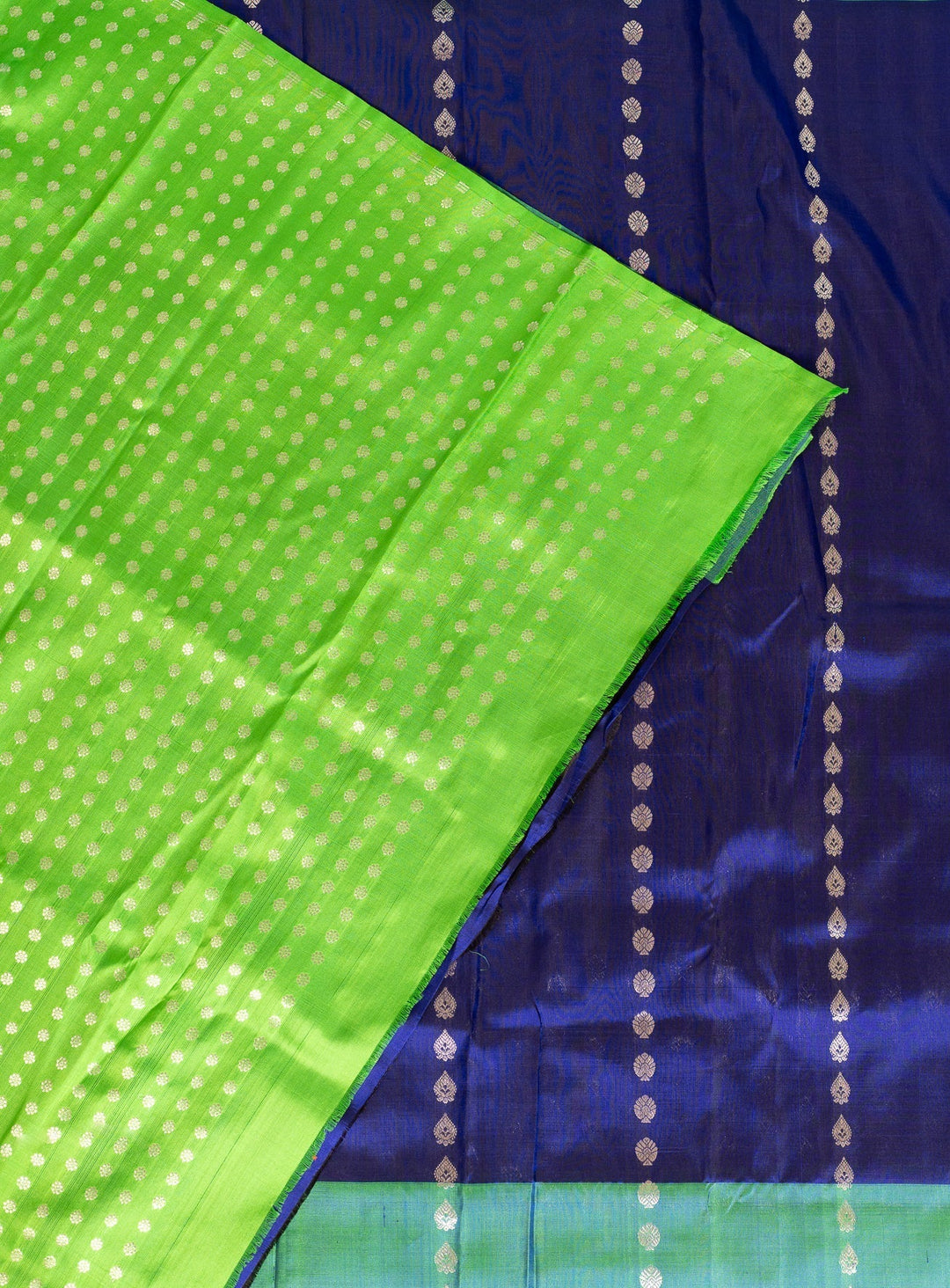 Ink Blue With Green Borderless Venkatatgiri Silk Saree Arabhi | SILK MARK CERTIFIED | SHOBITAM