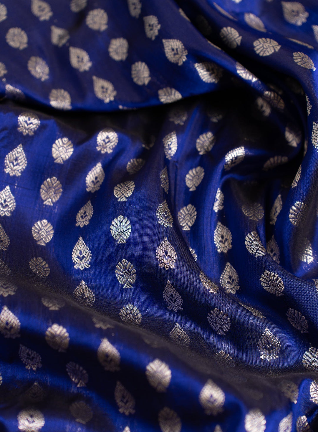 Ink Blue With Green Borderless Venkatatgiri Silk Saree Arabhi | SILK MARK CERTIFIED | SHOBITAM