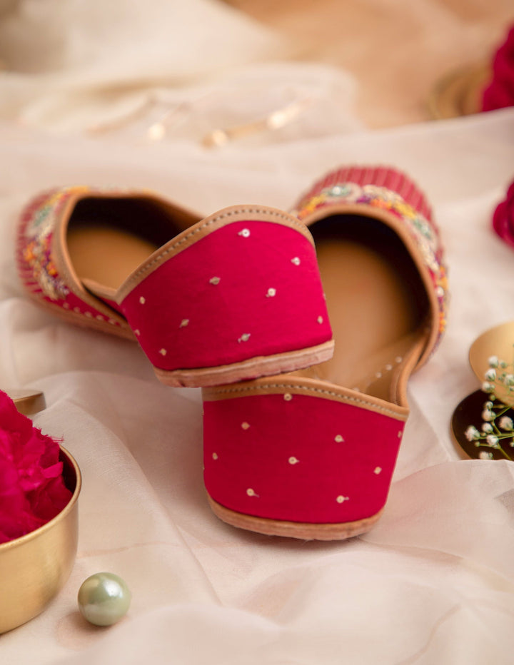 JASHN Floral Embroidery Pink Juttis