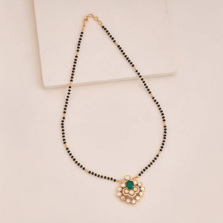 Stylish Mangalsutra Featuring Kundan Stones and Central Green Bead