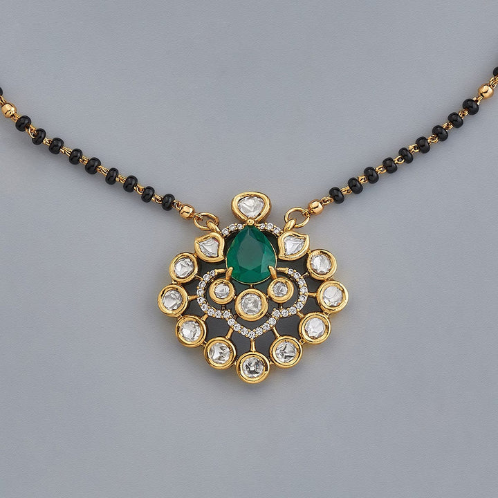 Stylish Mangalsutra Featuring Kundan Stones and Central Green Bead