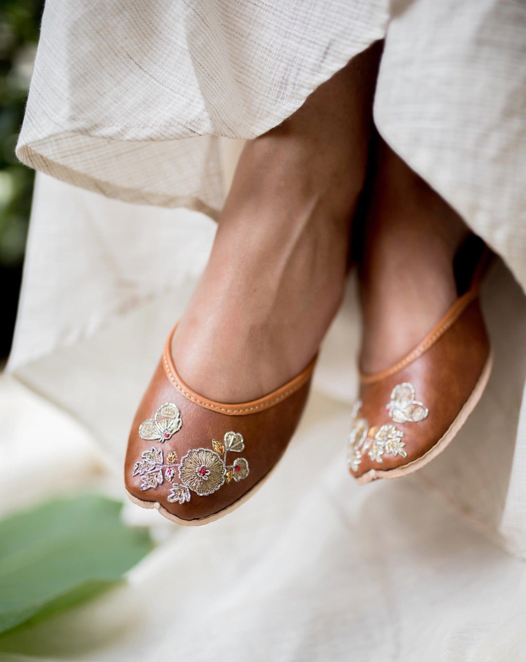 CARAMEL MOCHA - Leather Intricate Hand-Embroidery Jutti