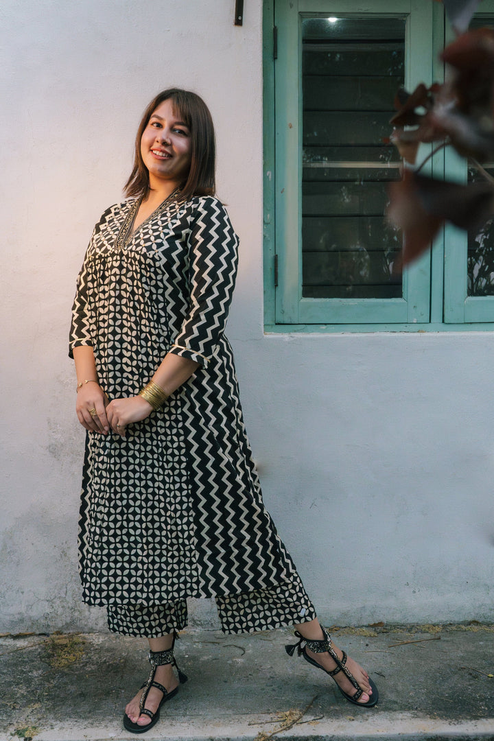MAGNOLIA Black Viscose Embroidered Kurta Set Of 2